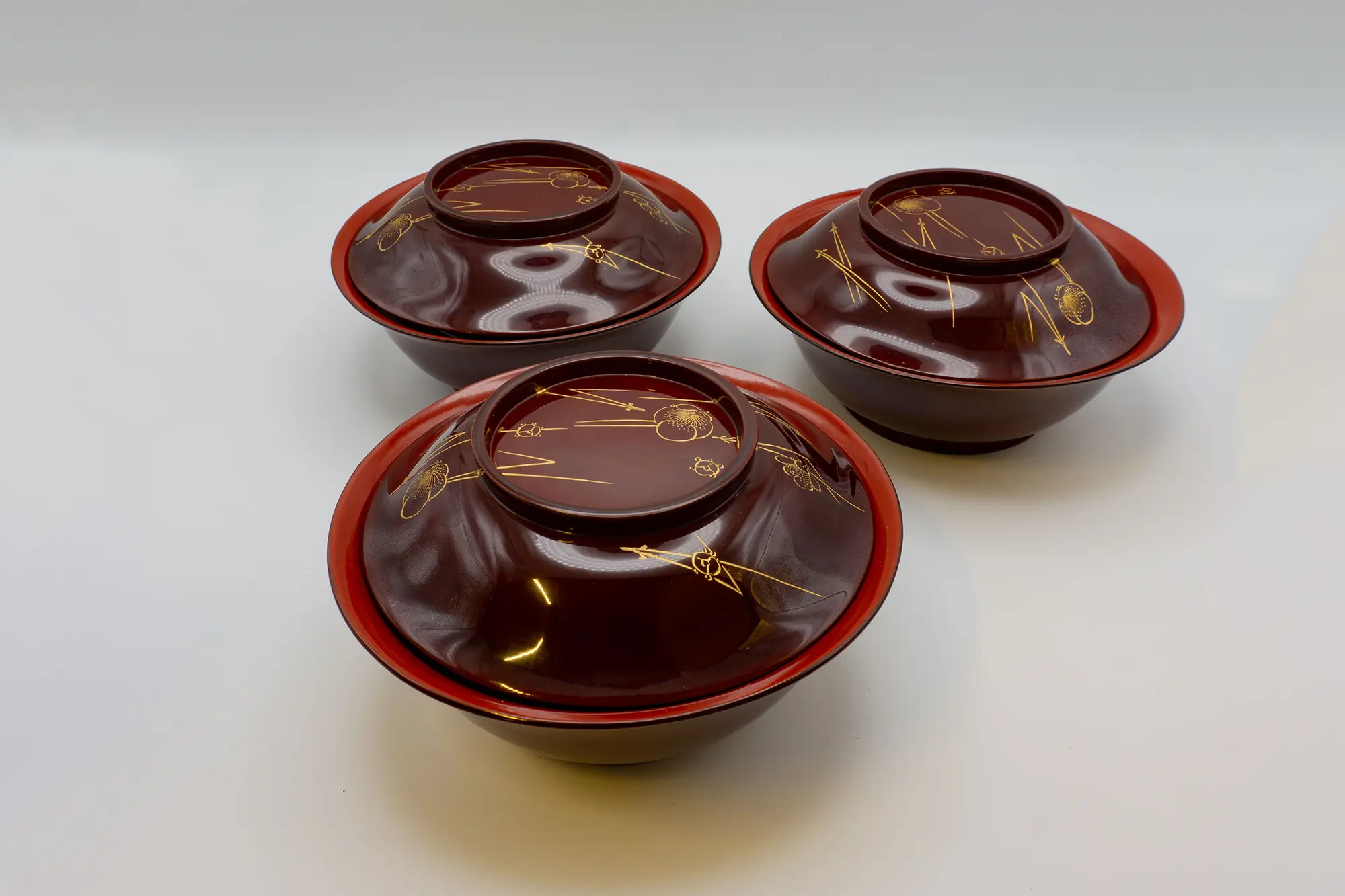 Red Urushi with Golden Details Owan Set